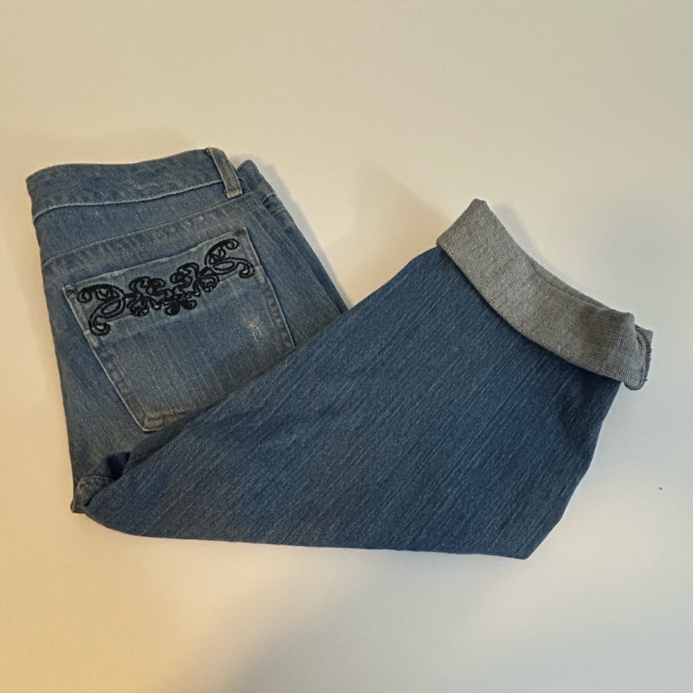 White House Black Market Blue Embroidered Back-Pocket Capris